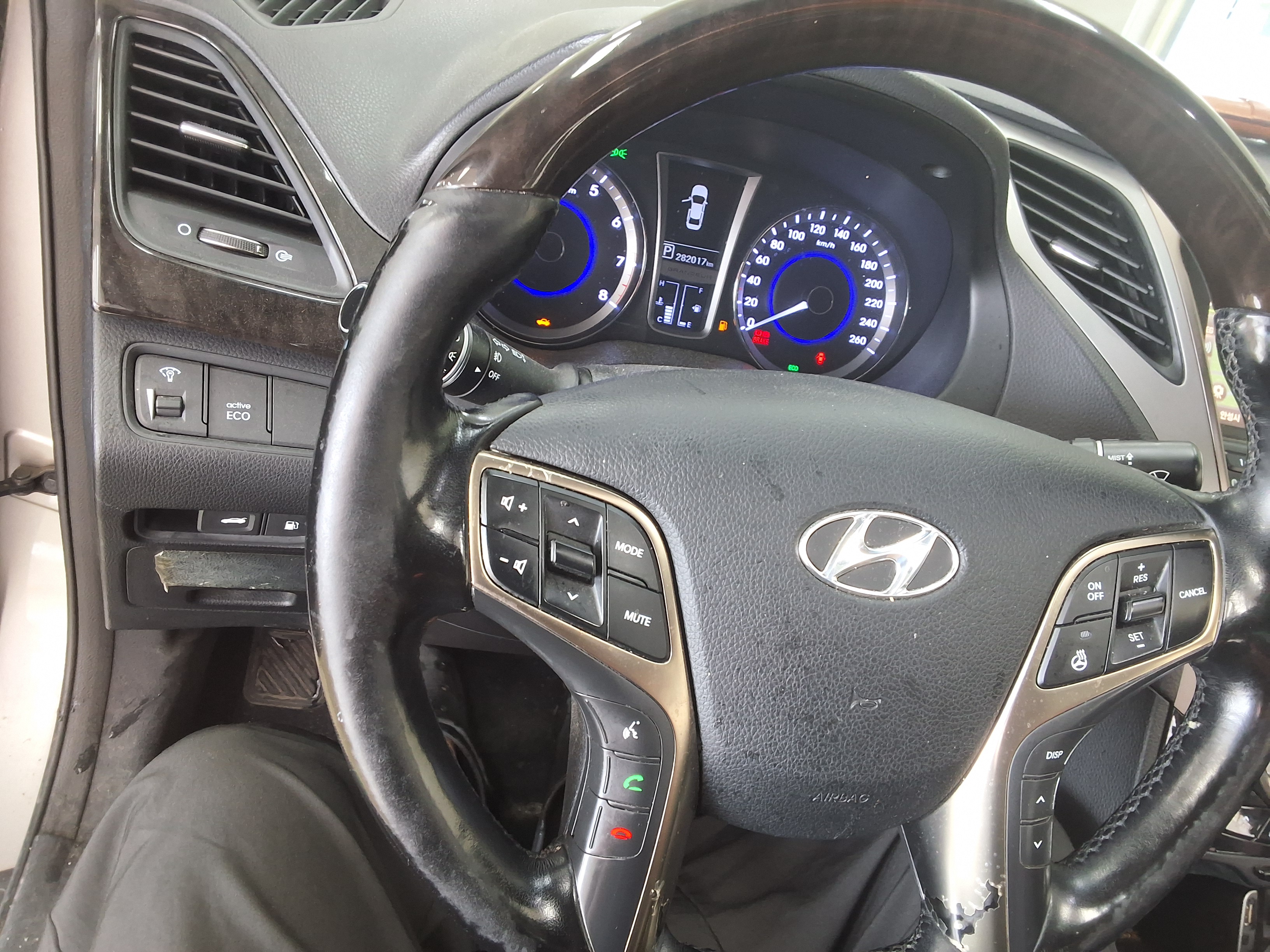 2012 - hyundai grandeur
