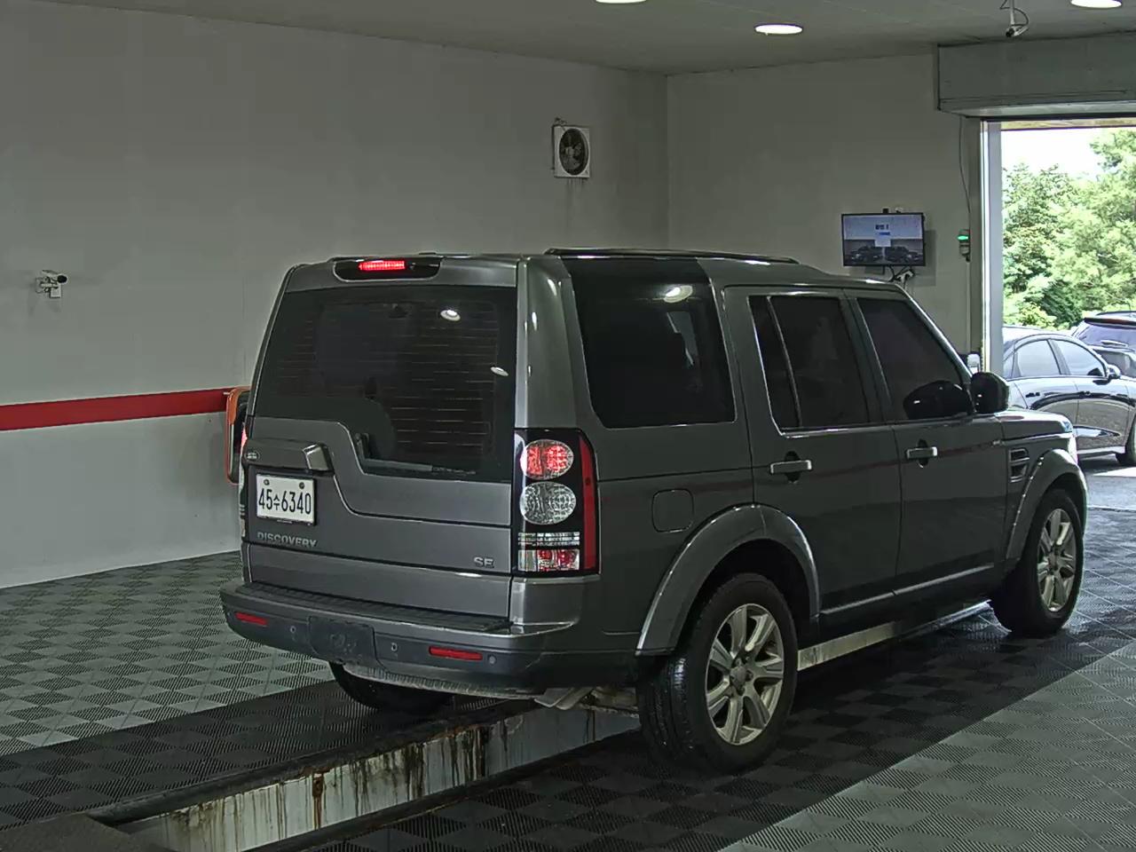 2015 - land rover discovery