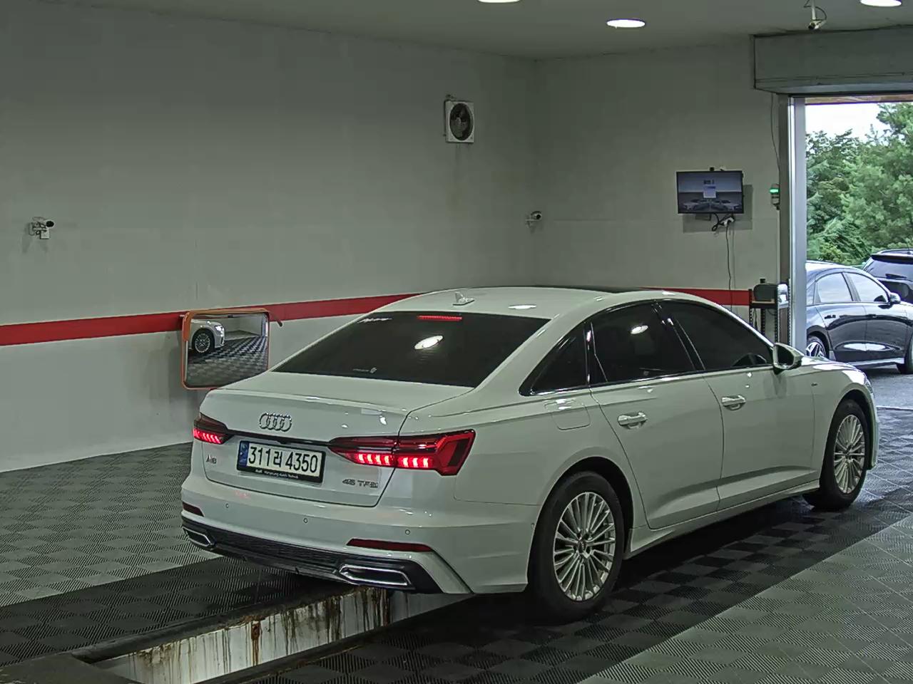 أودي إيه 6 (5Th Gen) 45 Tfsi بريميوم 2021 بريميوم