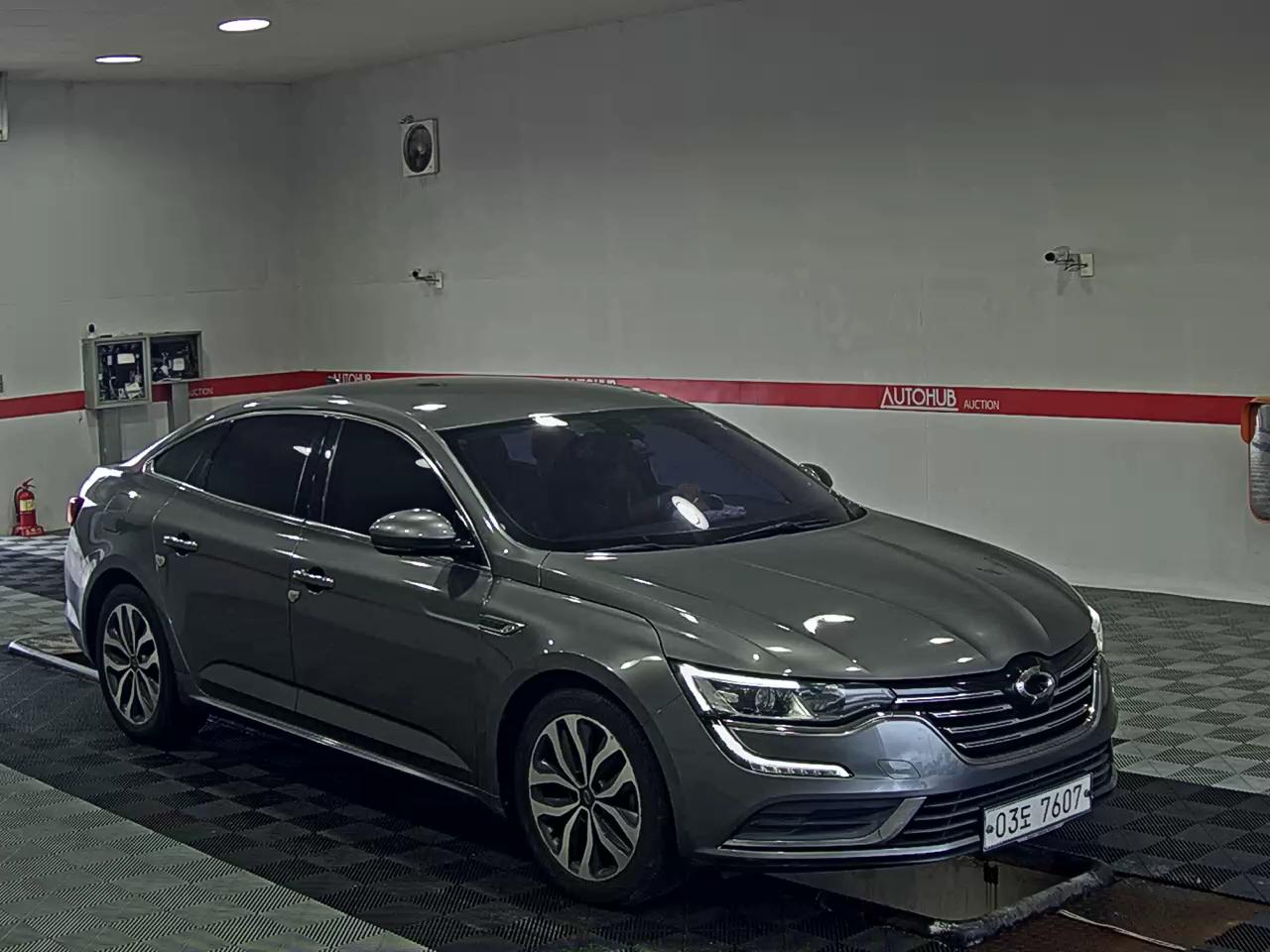 2017 - renault sm6