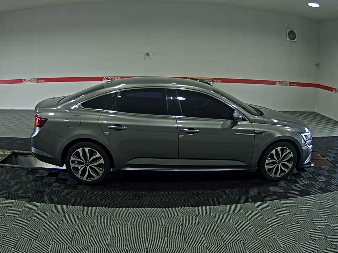 2017 - renault sm6