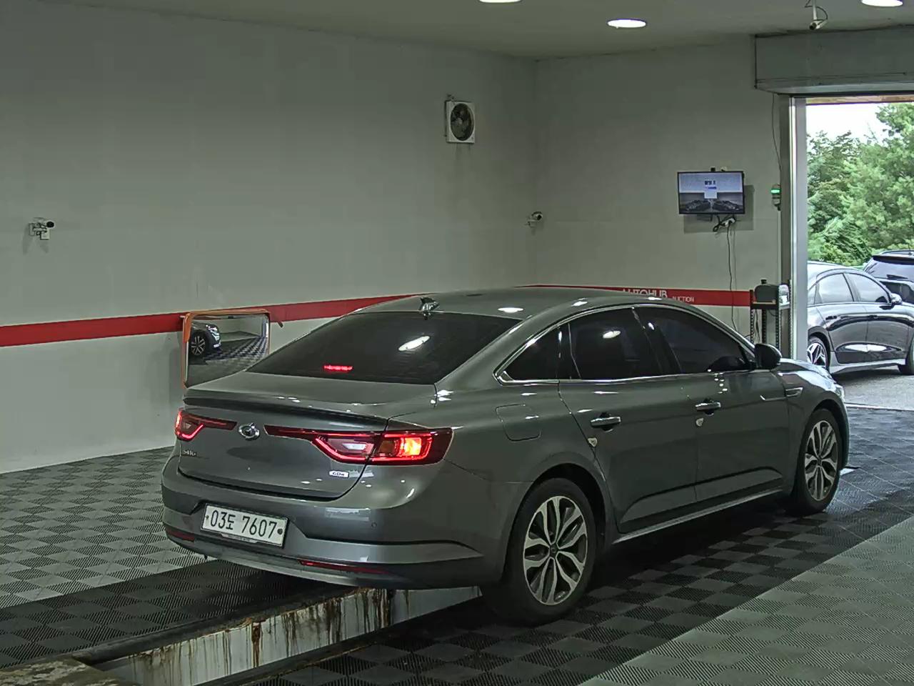 2017 - renault sm6