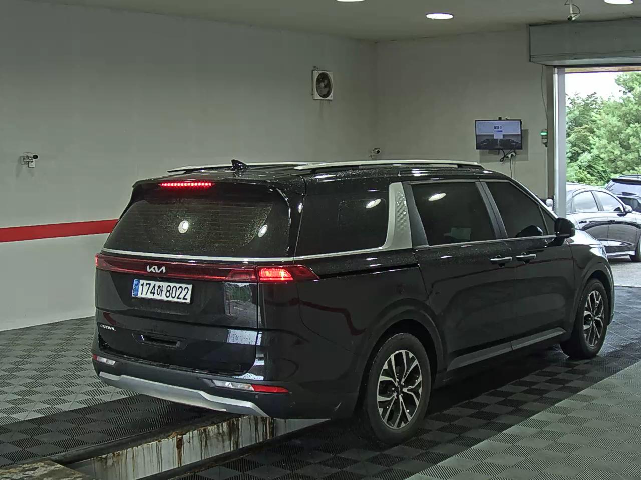 2023 - kia carnival