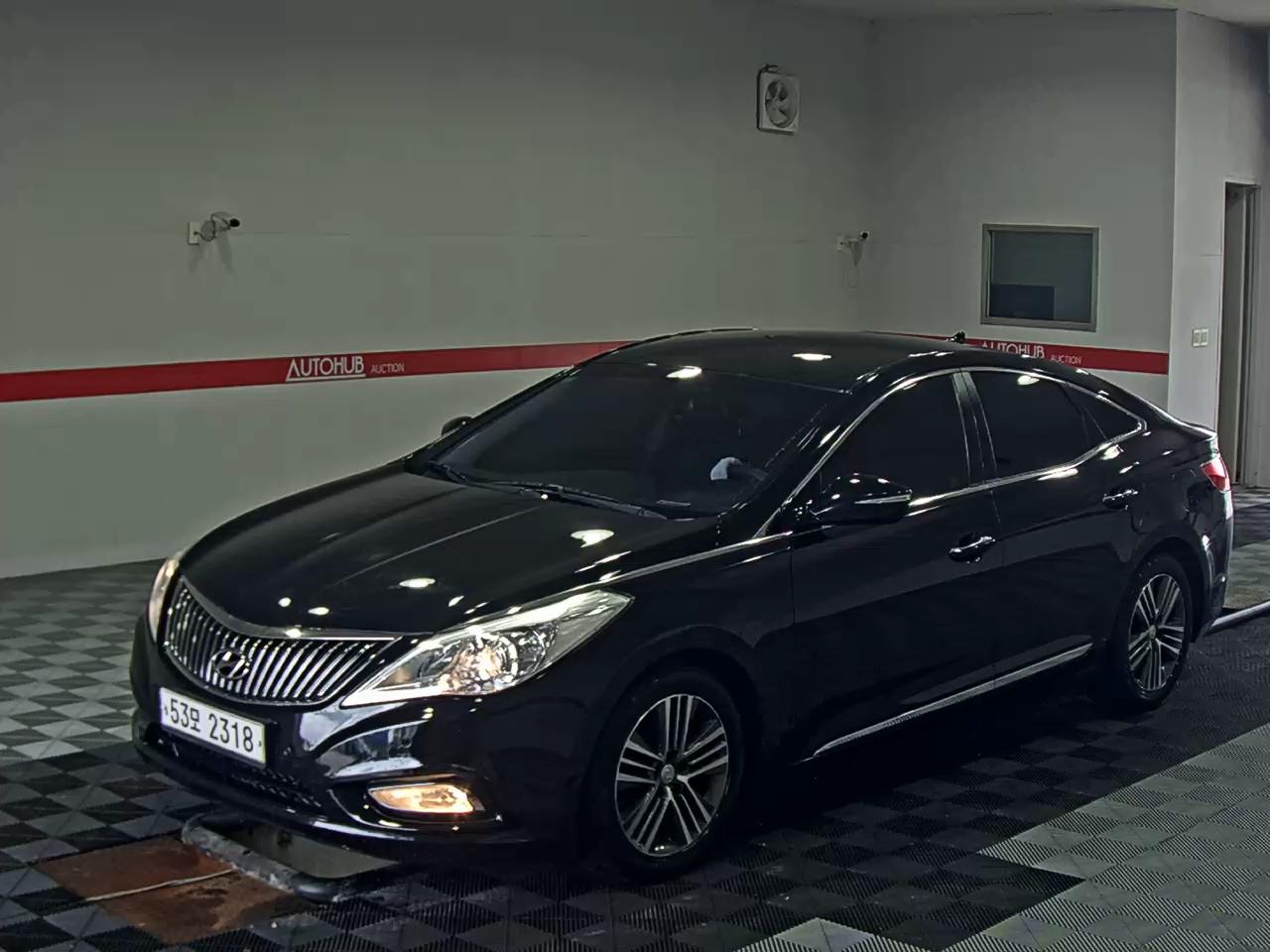 HYUNDAI GRANDEUR HG LPI RENTAL CAR MODERN