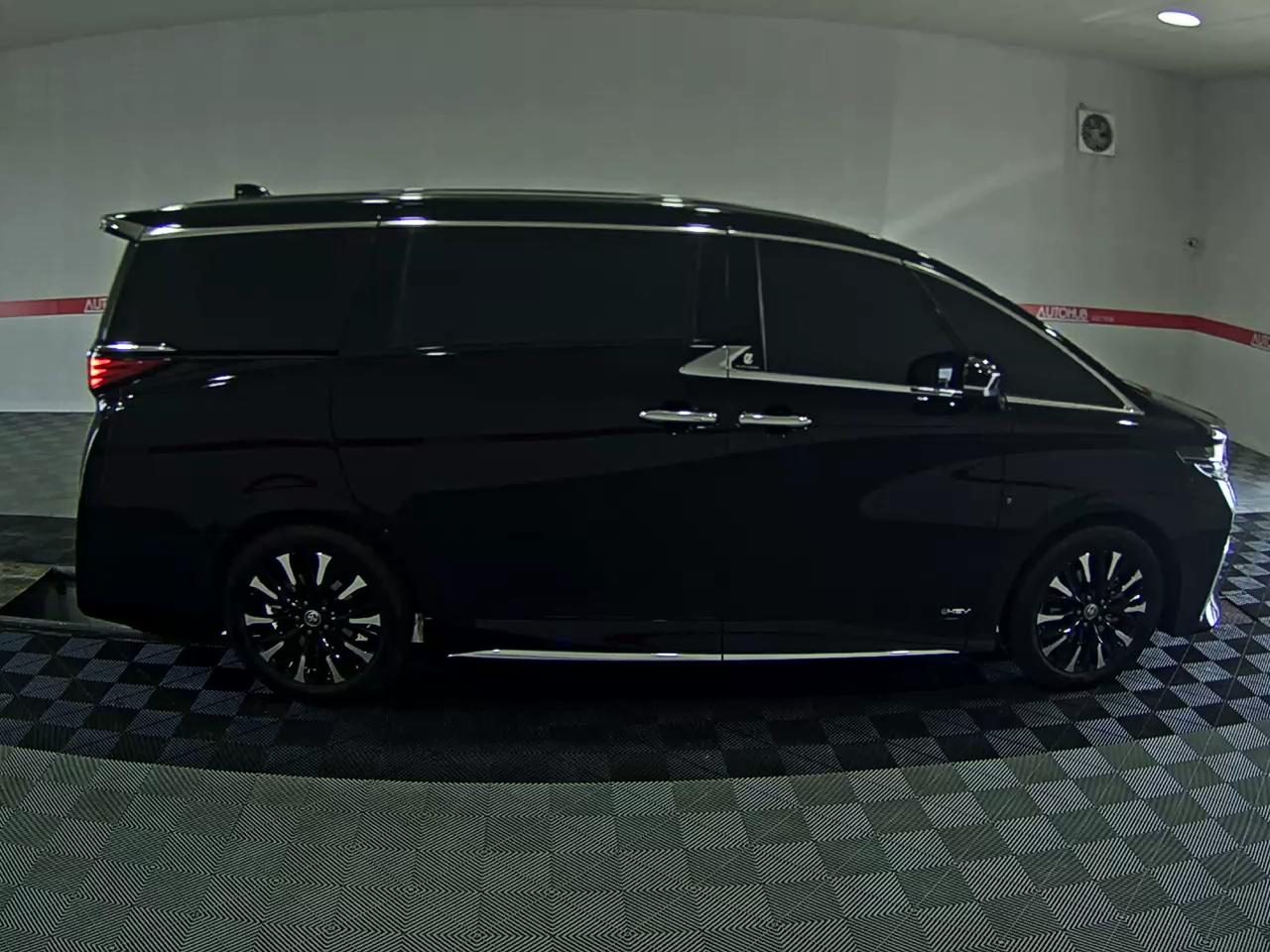 2025 - toyota alphard