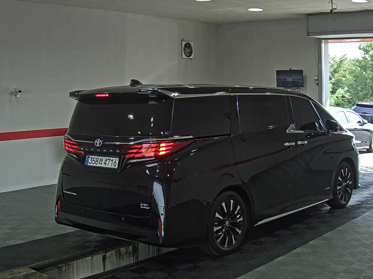 2025 - toyota alphard