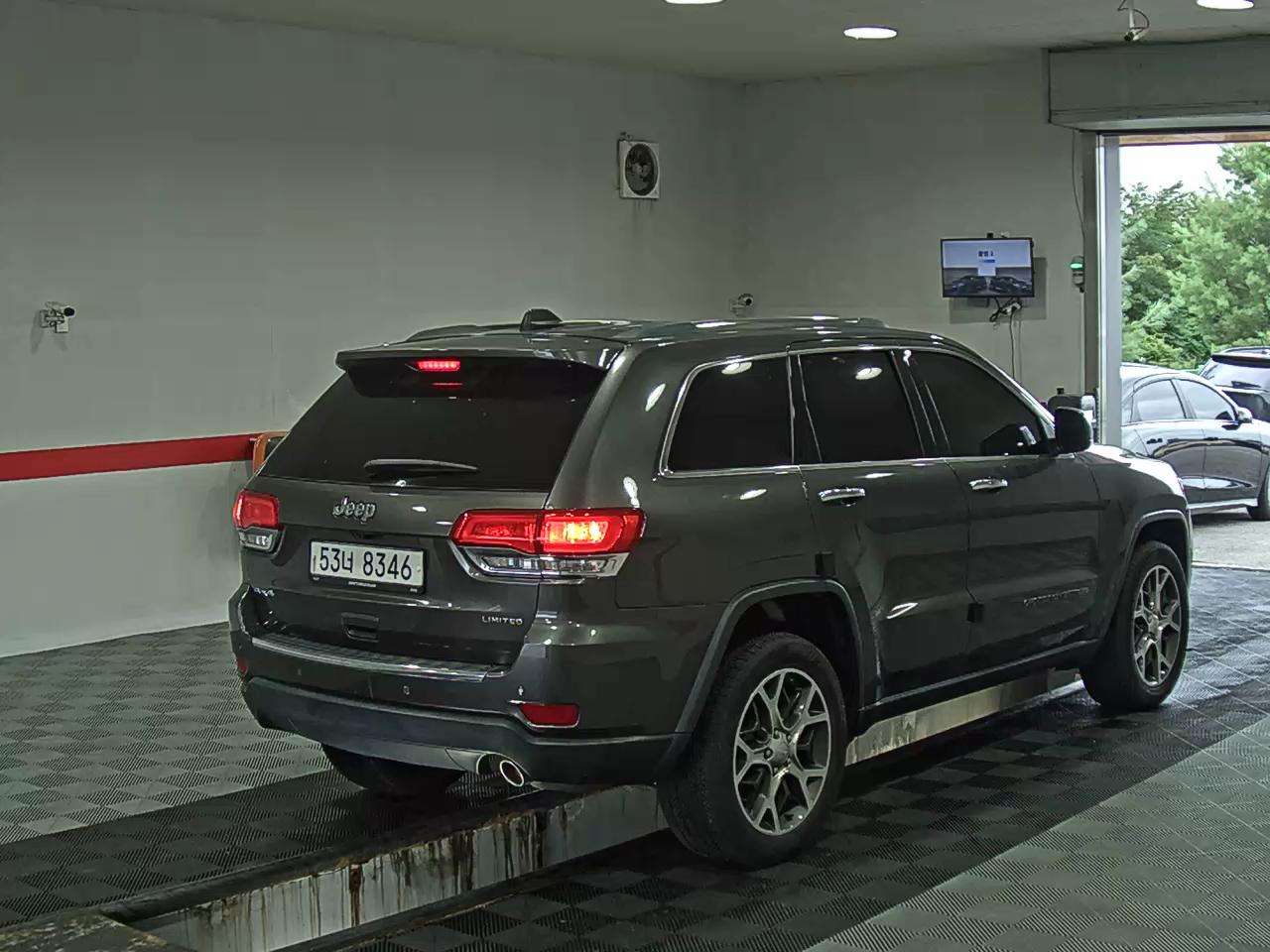 2019 - jeep grand cherokee
