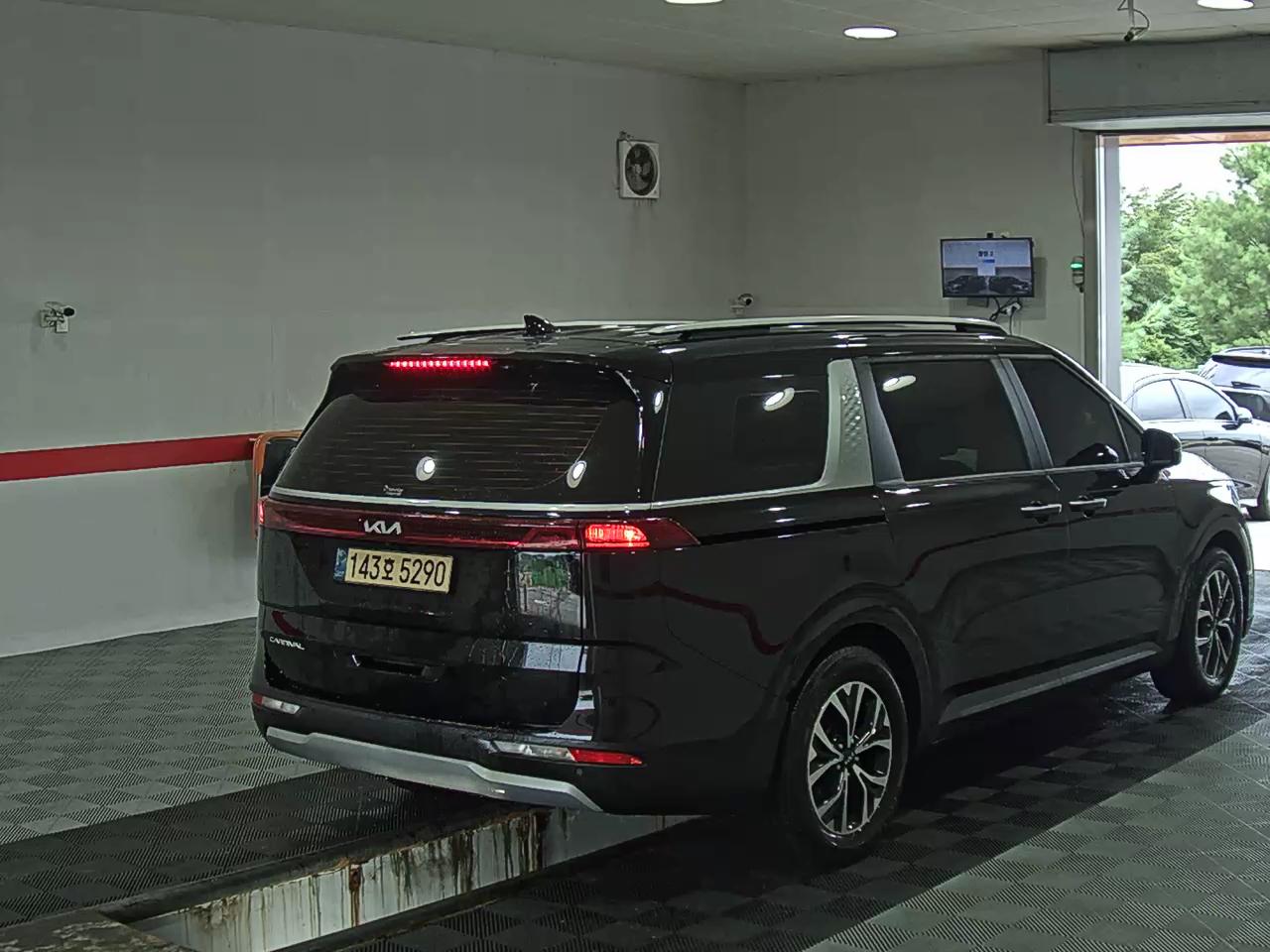 2022 - kia carnival