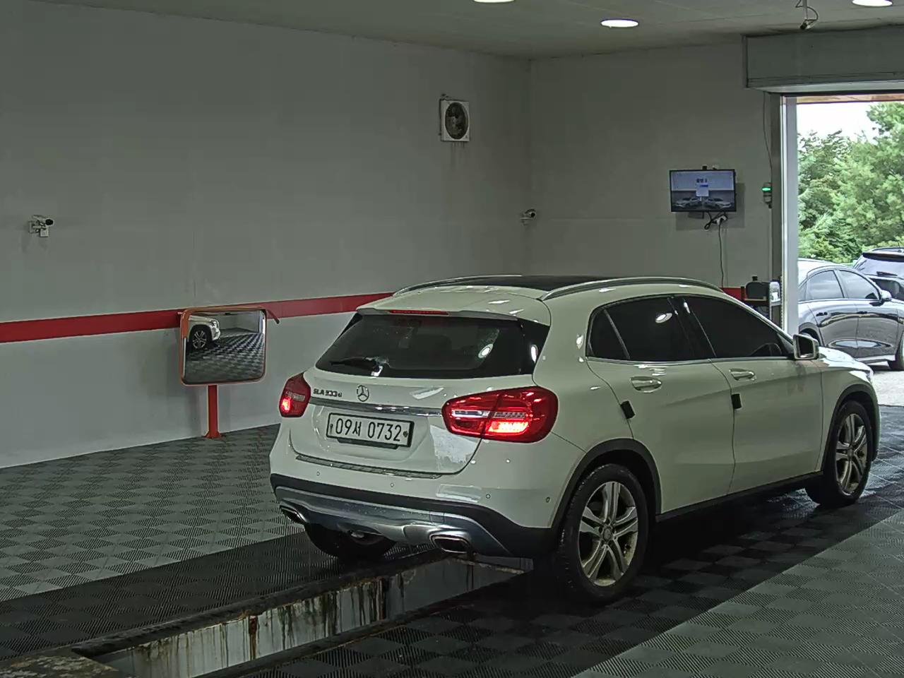 2016 - mercedes-benz 200