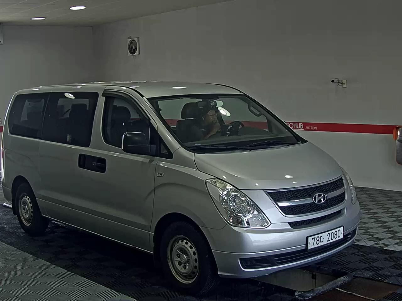 2010 - hyundai grand starex