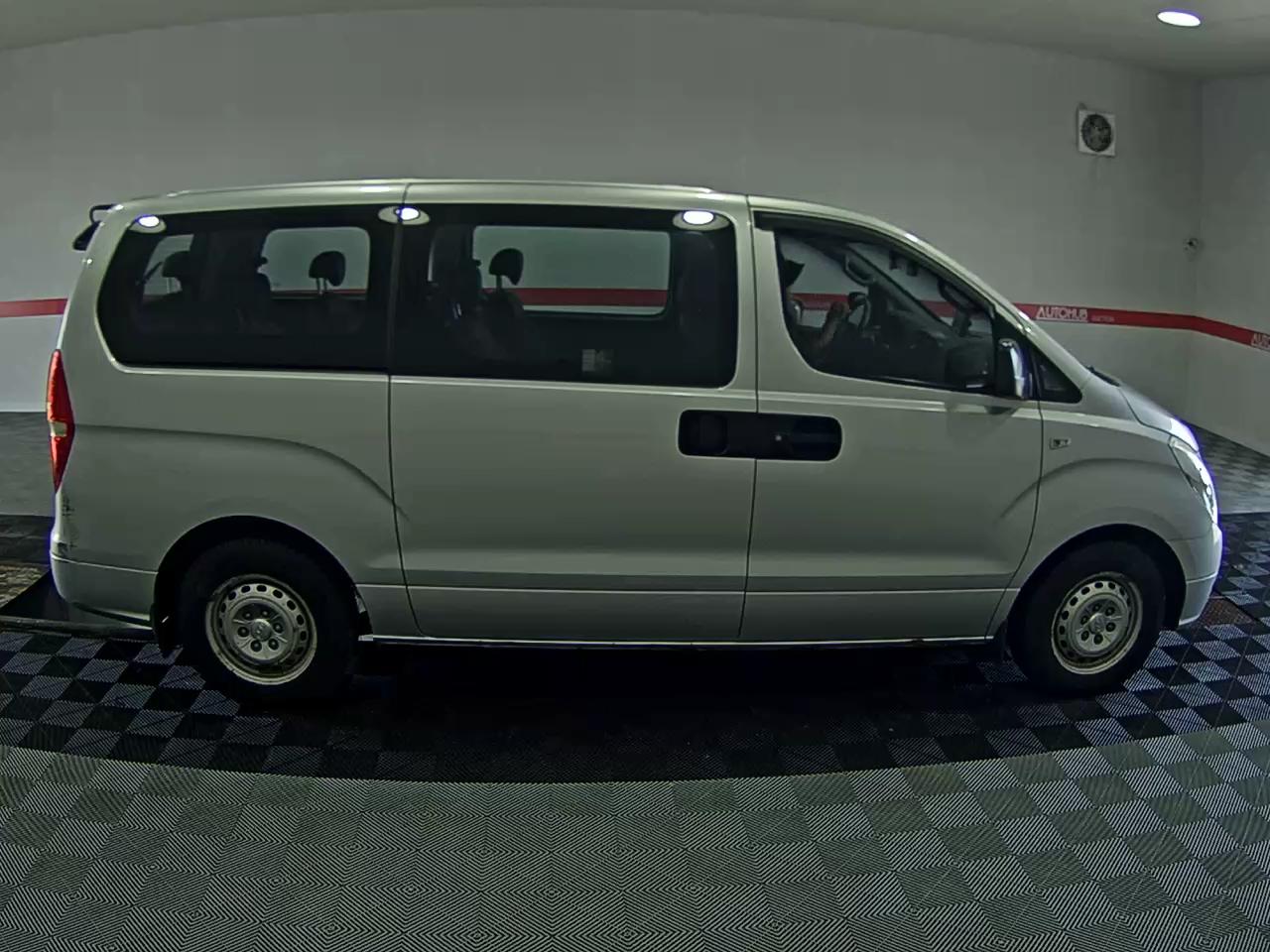 2010 - hyundai grand starex