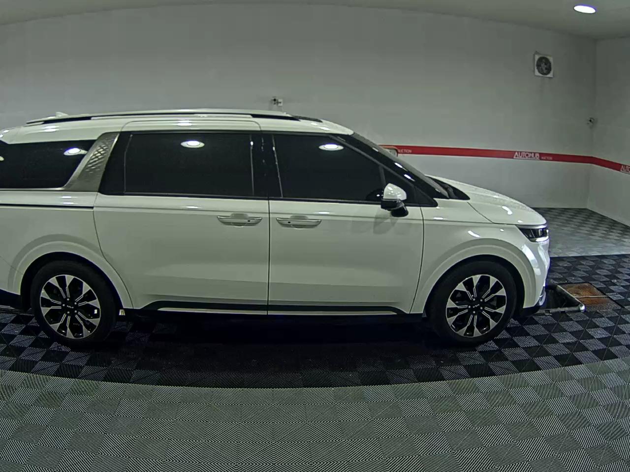 2023 - kia carnival