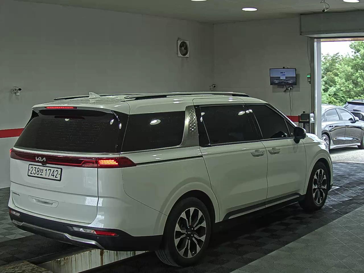 2023 - kia carnival