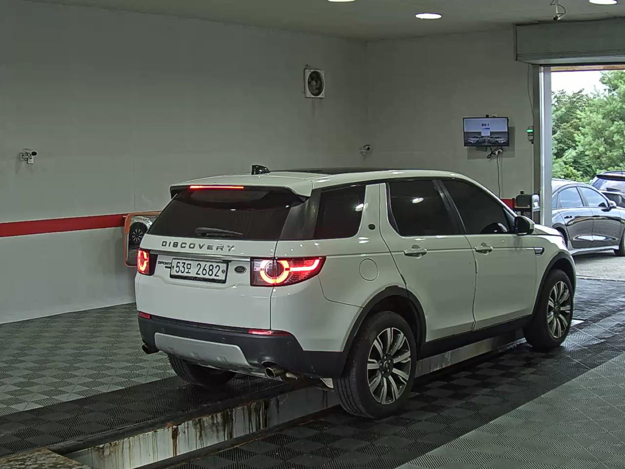 2017 - land rover discovery