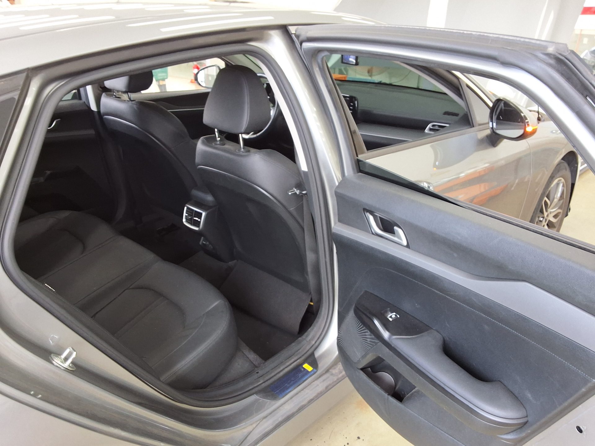 2023 - kia k5