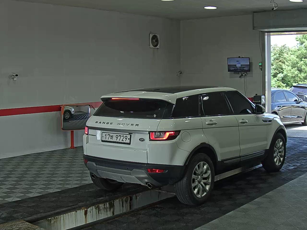 2019 - land rover range rover