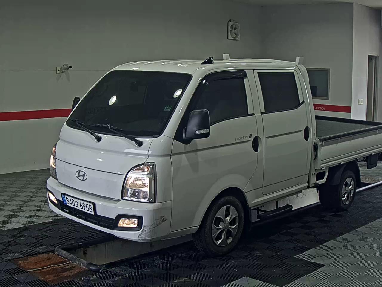 HYUNDAI PORTER II DOUBLE CAB EXTRA LONG WHEELBASE MODERN