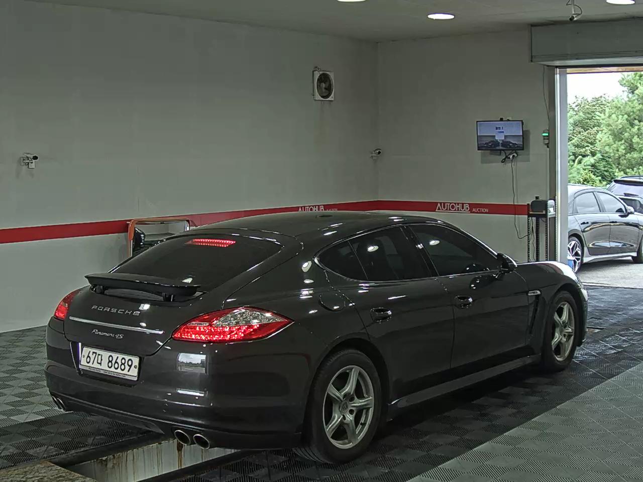 2011 - porsche panamera