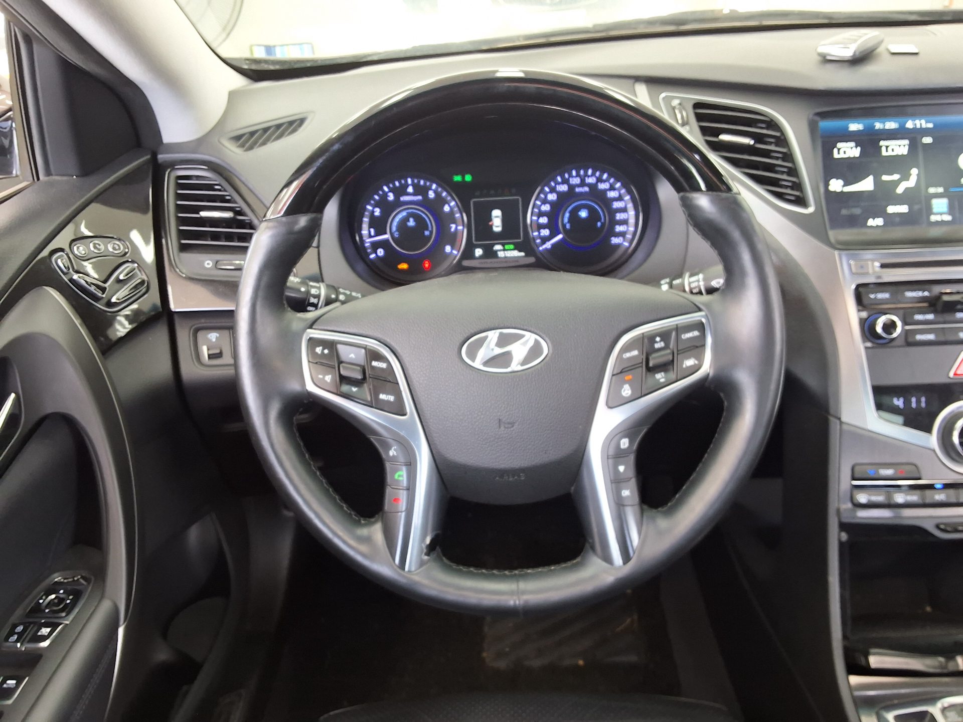 2016 - hyundai grandeur