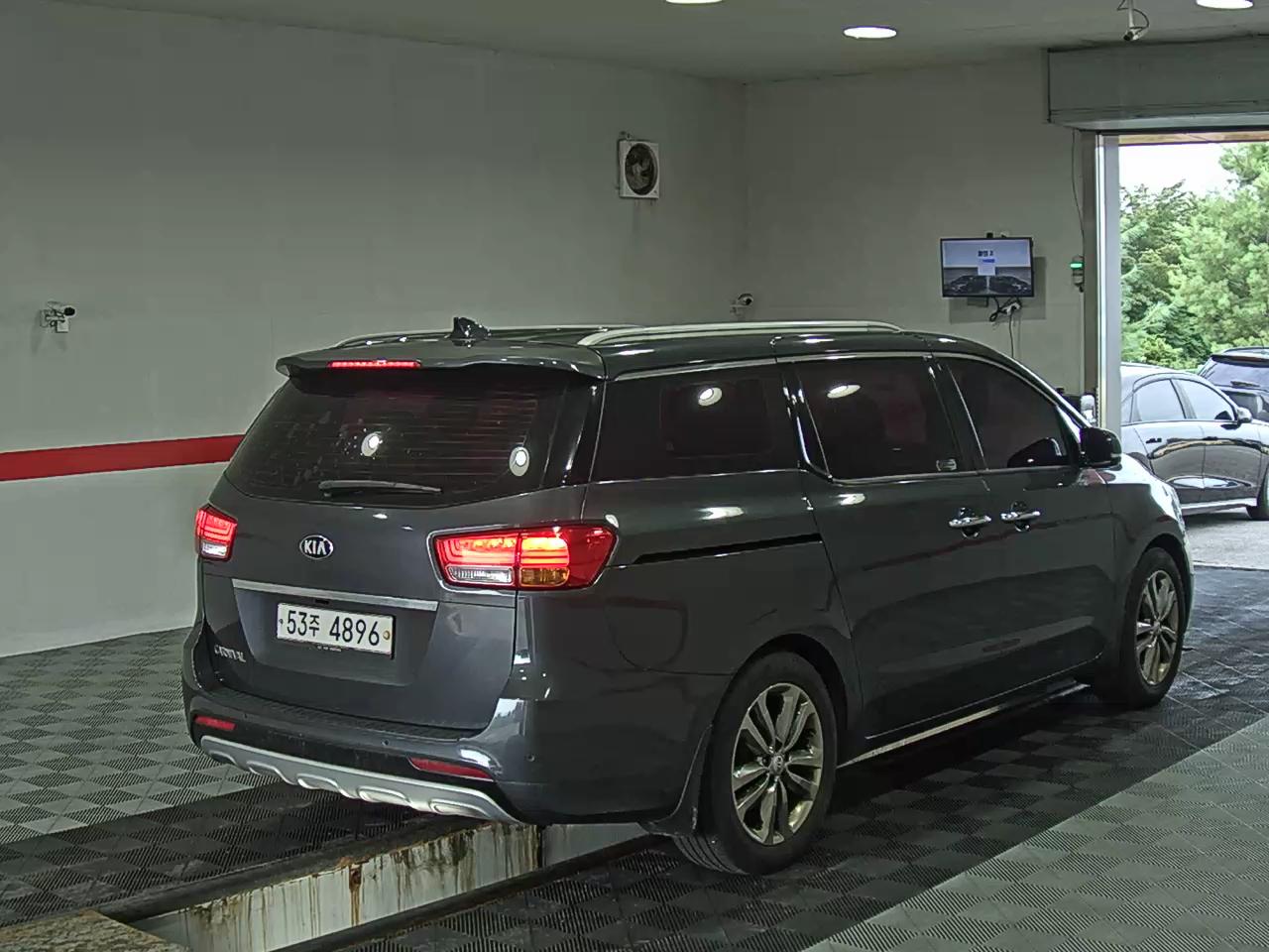 2018 - kia carnival
