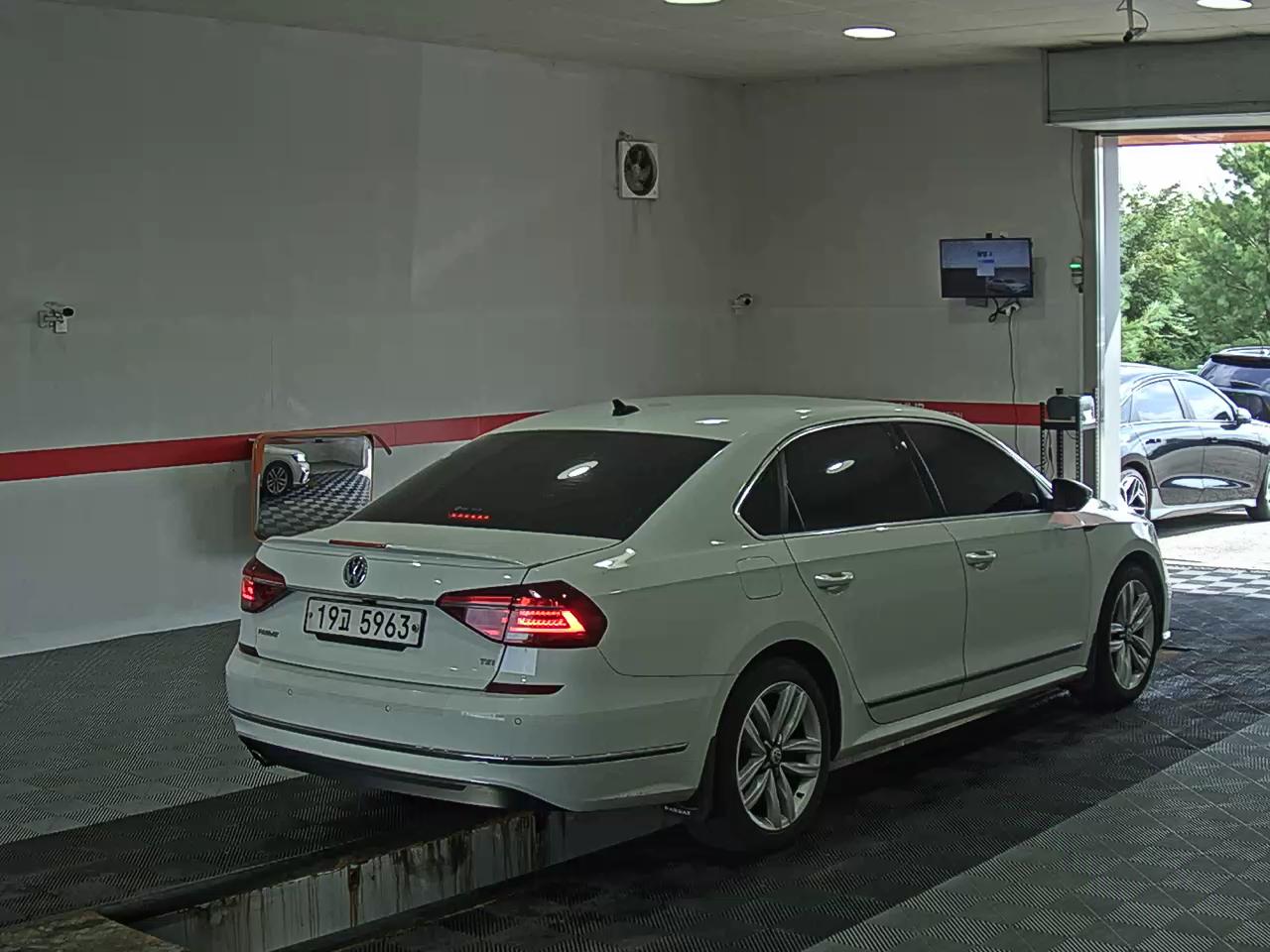 فولكس فاجن الجديد باسات (7Th Gen) 2.0 TSI 2018