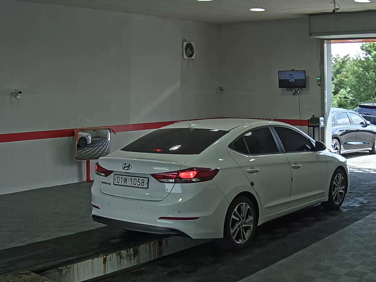 2018 - hyundai avante