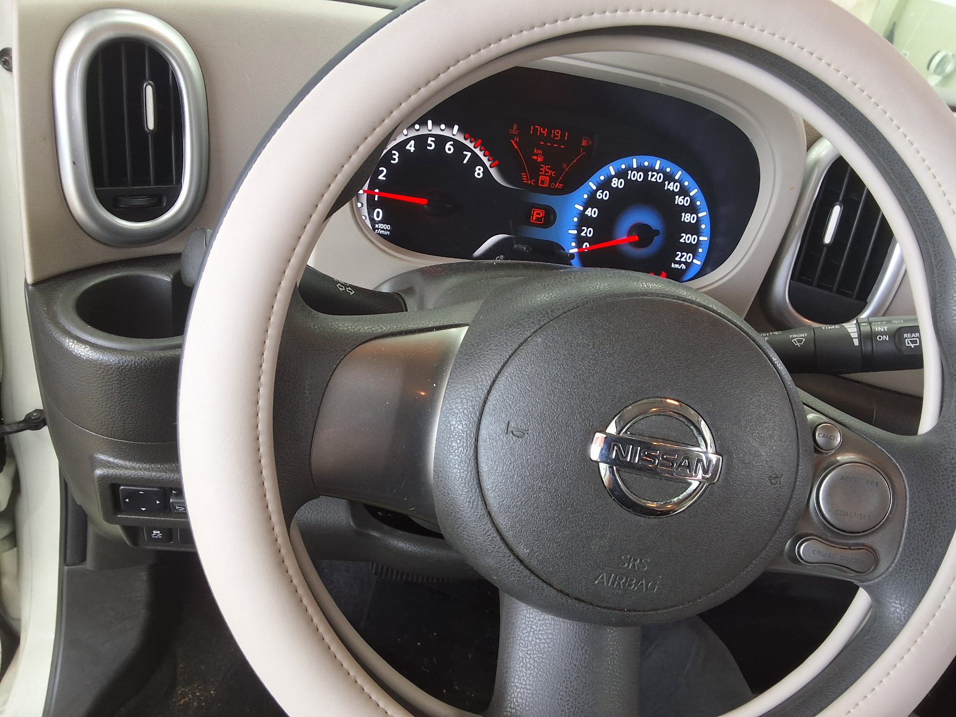 2011 - nissan cube