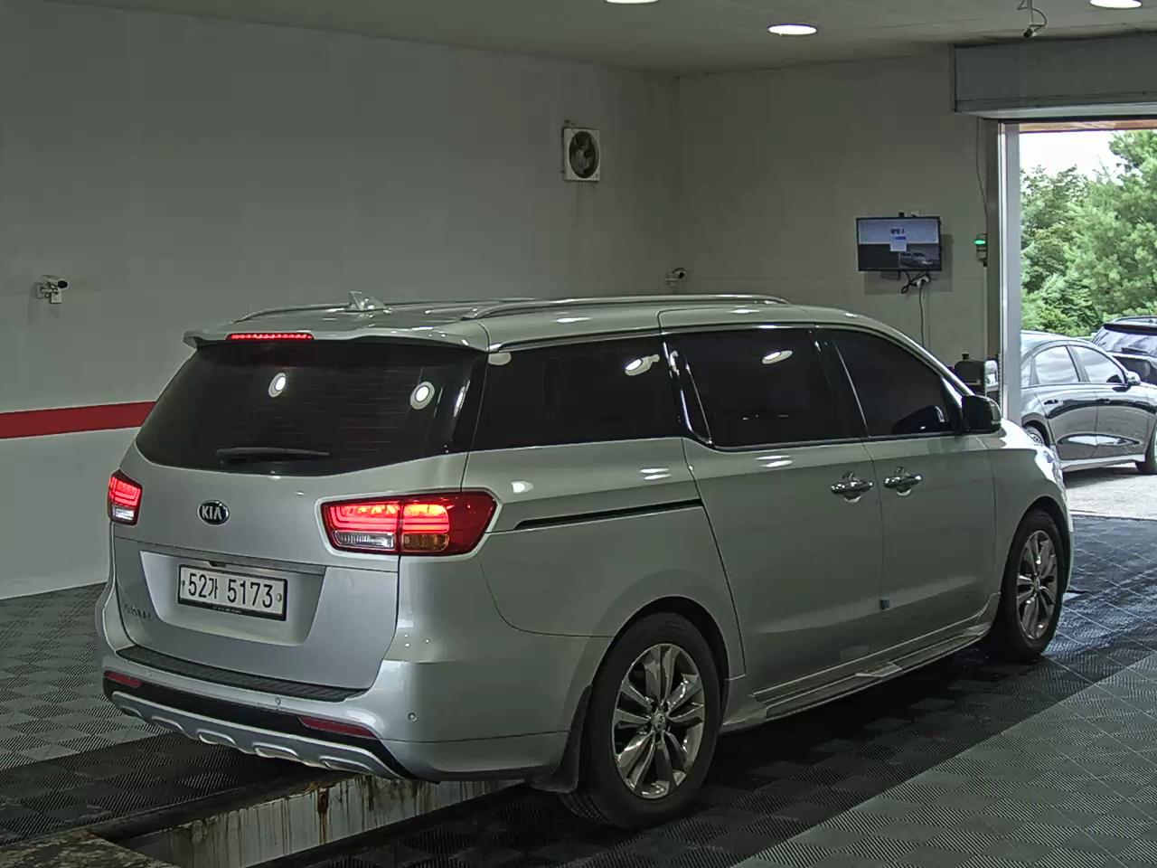 2017 - kia carnival