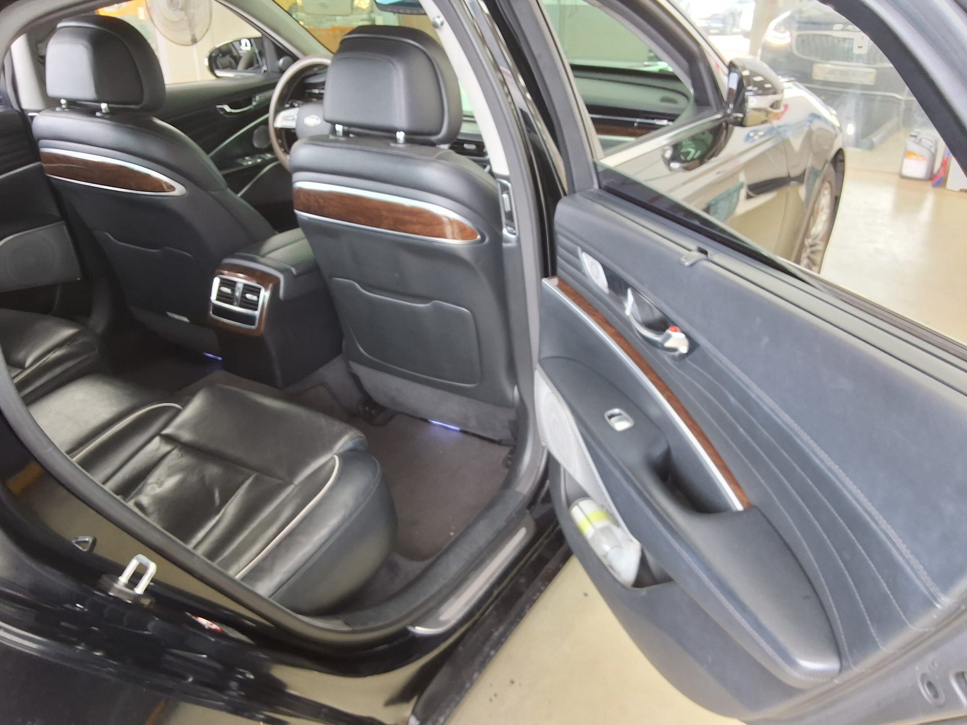 2019 - kia k9