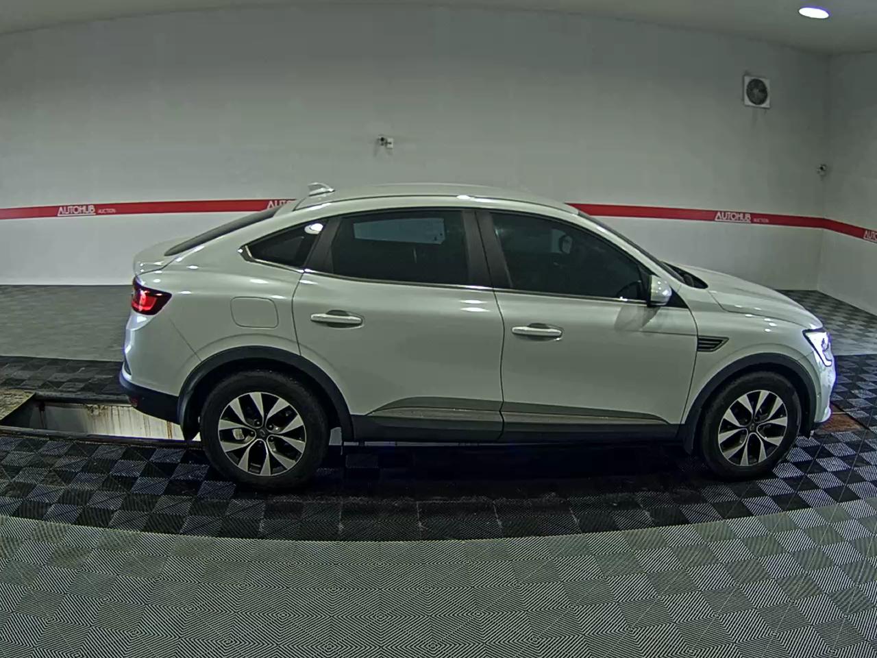 2020 - renault xm3