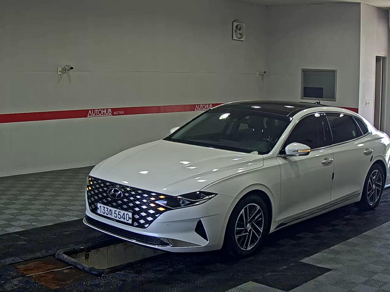 HYUNDAI THE NEW GRANDEUR IG LPi RENTAL CAR MODERN