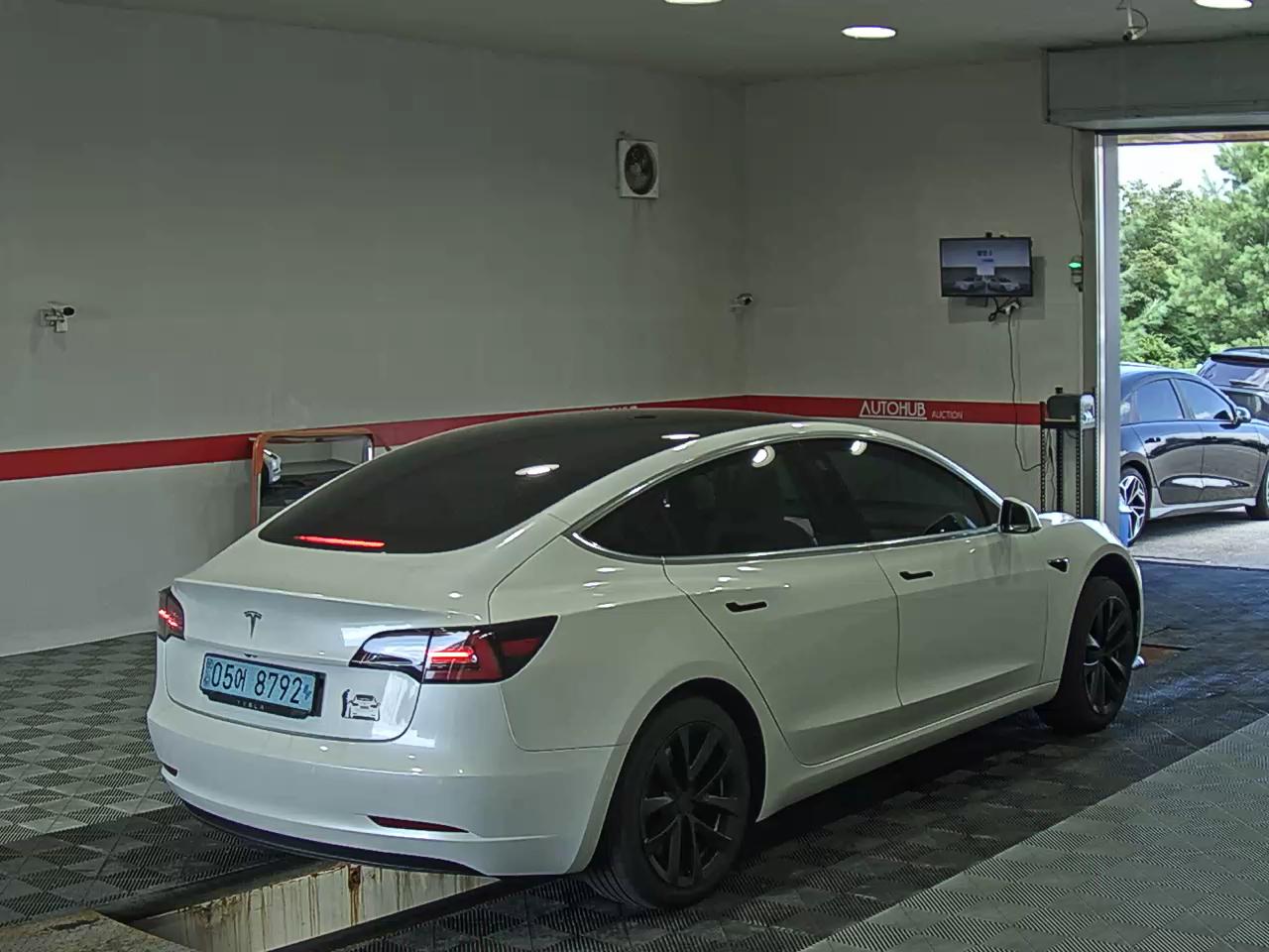 2020 - tesla model 3