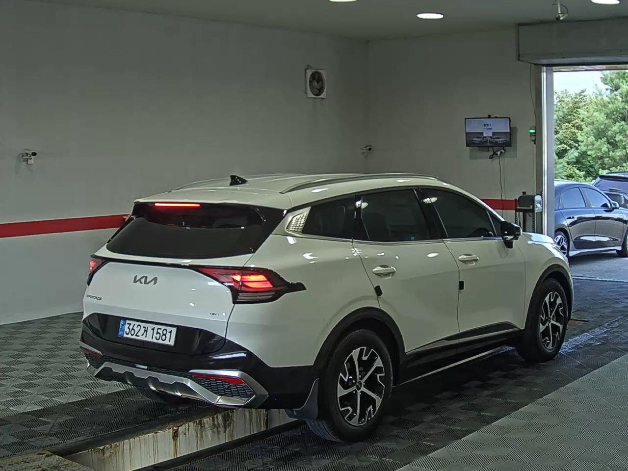 2023 - kia sportage