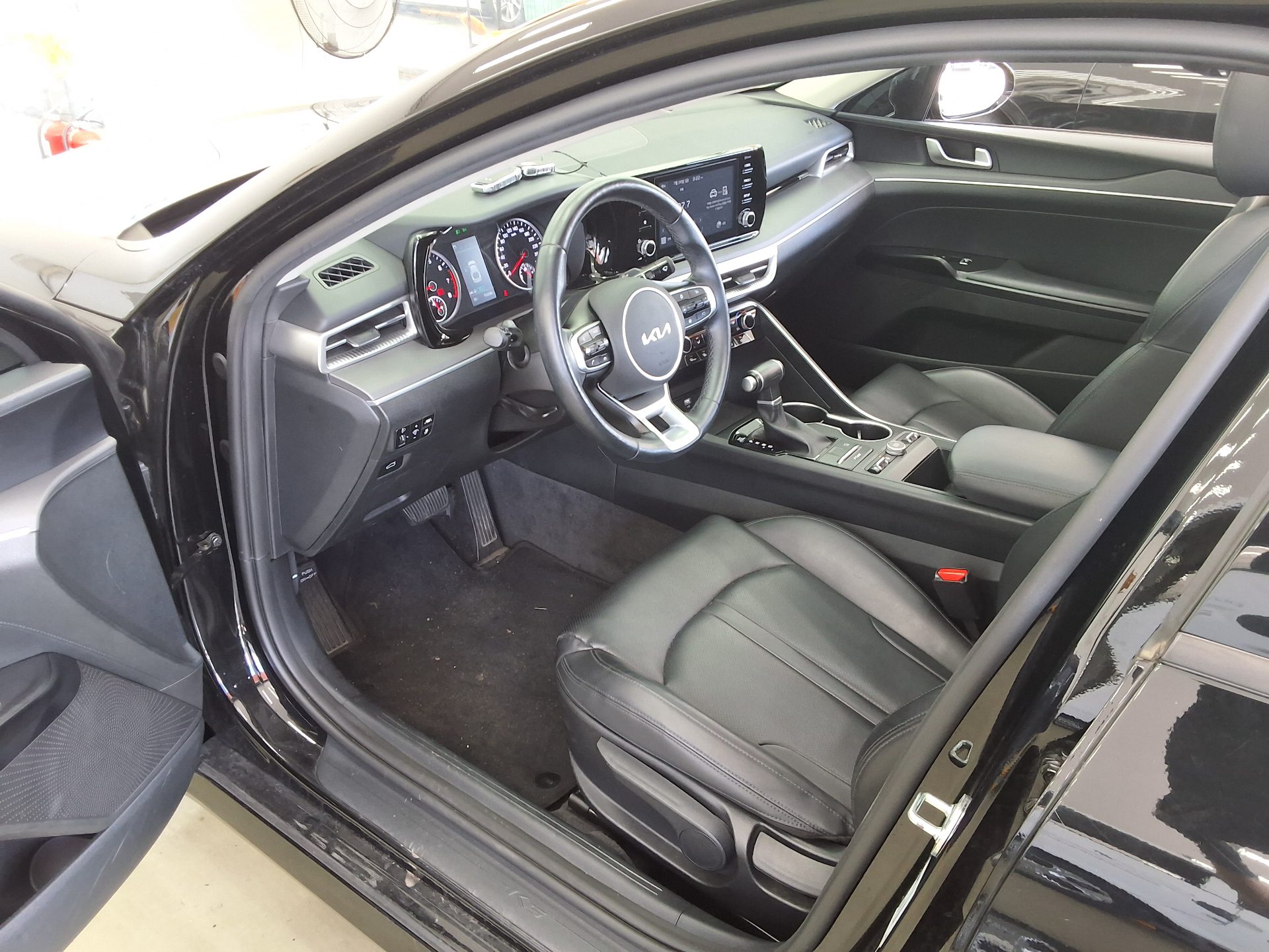 2022 - kia k5