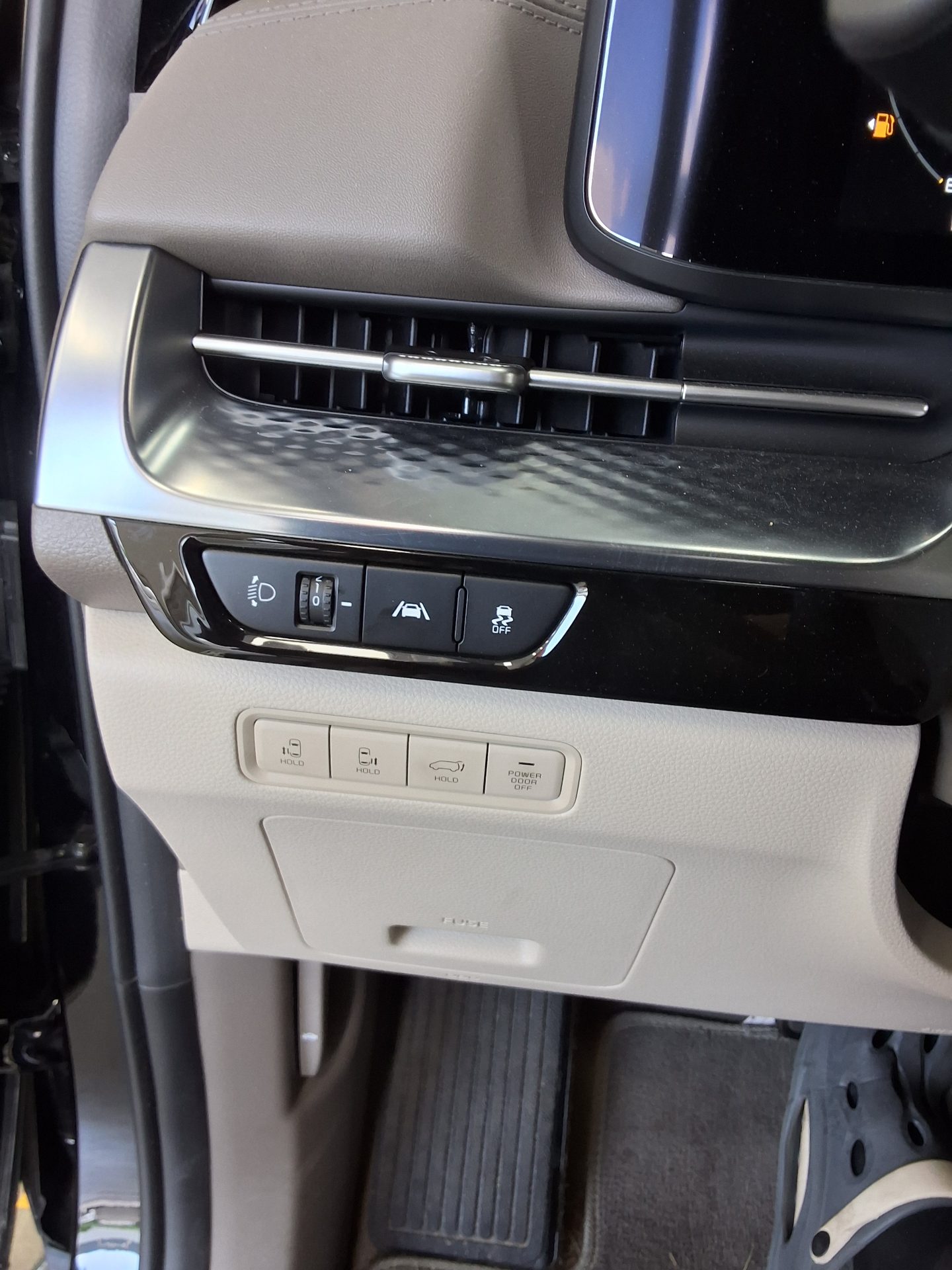 2023 - kia carnival