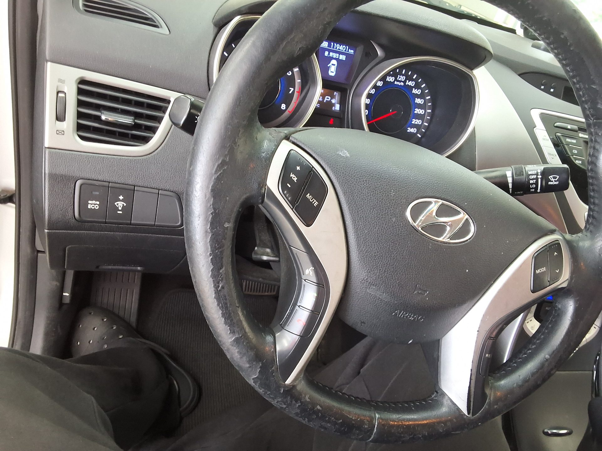 2012 - hyundai avante