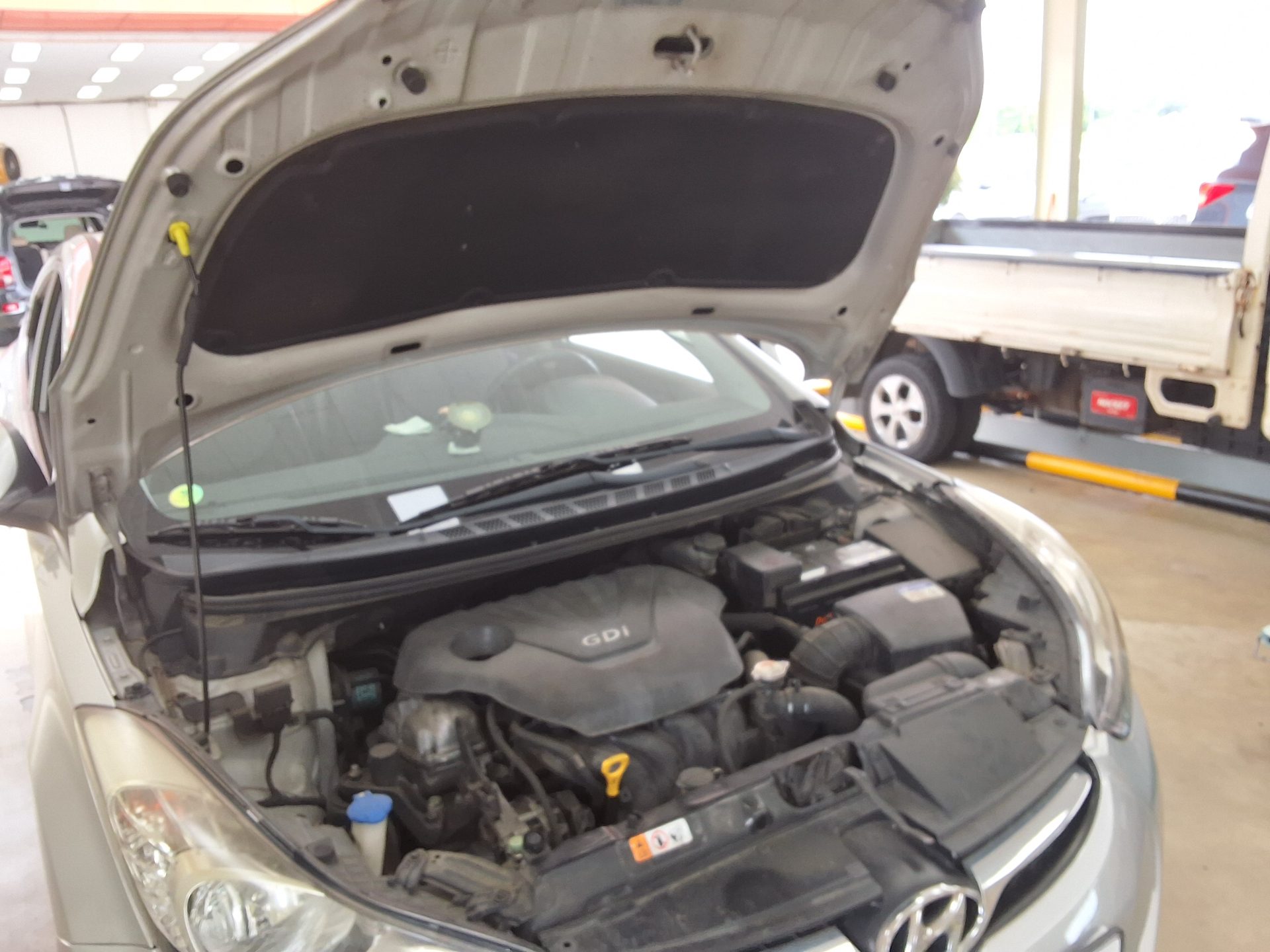 2012 - hyundai avante