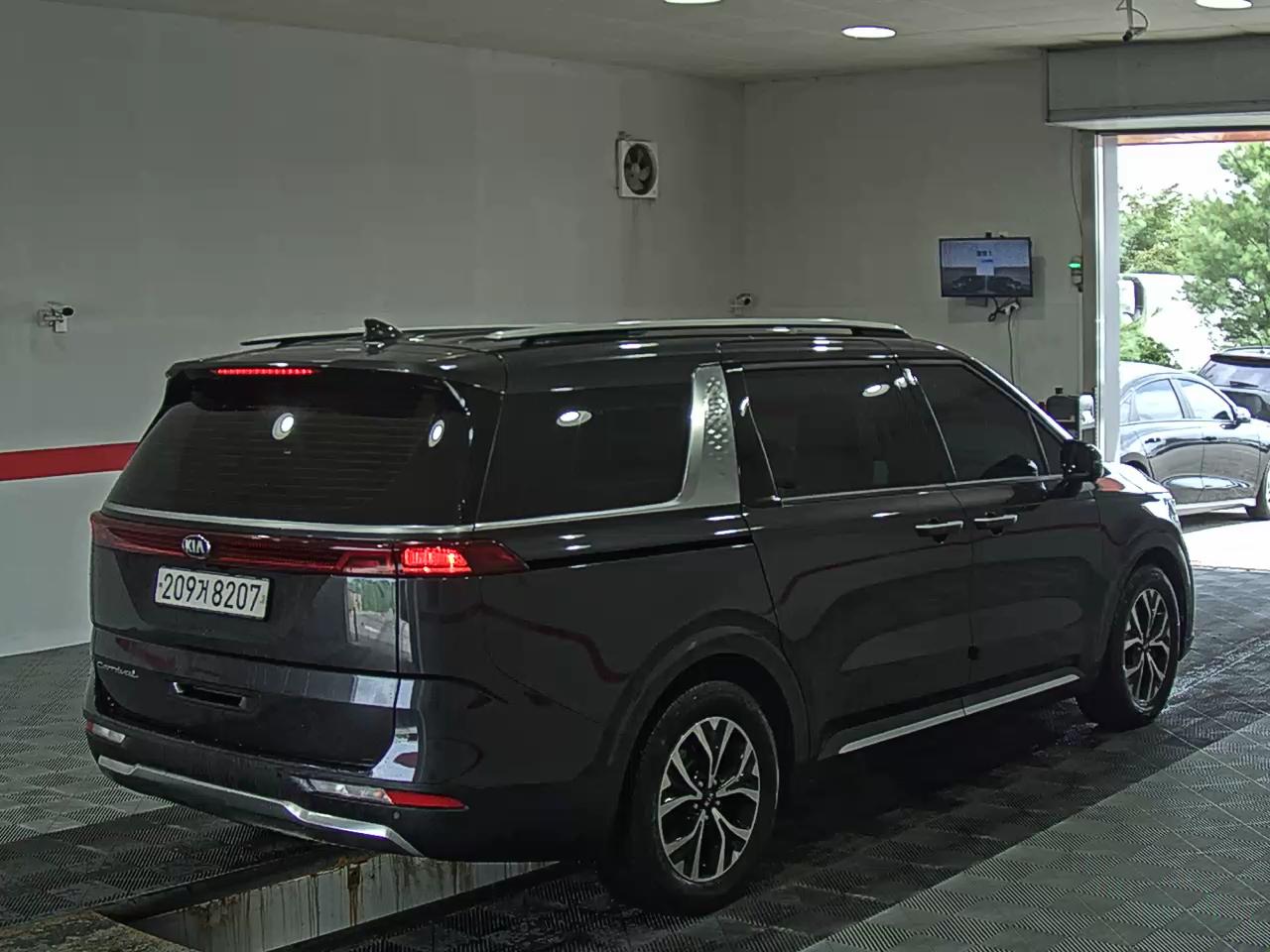 2021 - kia carnival