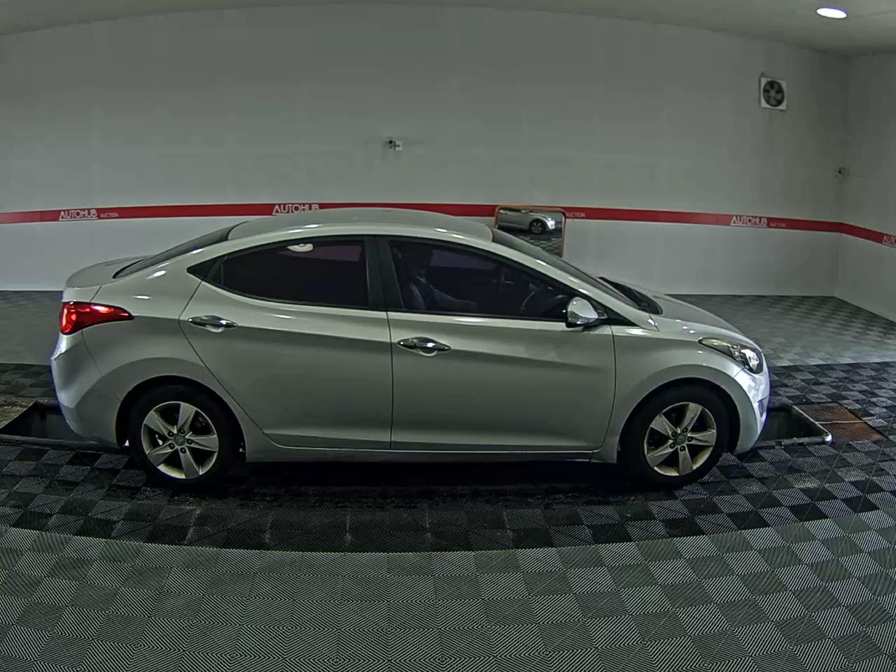 2012 - hyundai avante