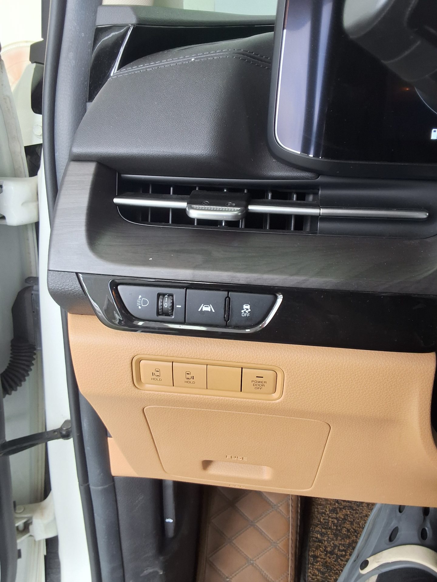 2023 - kia carnival