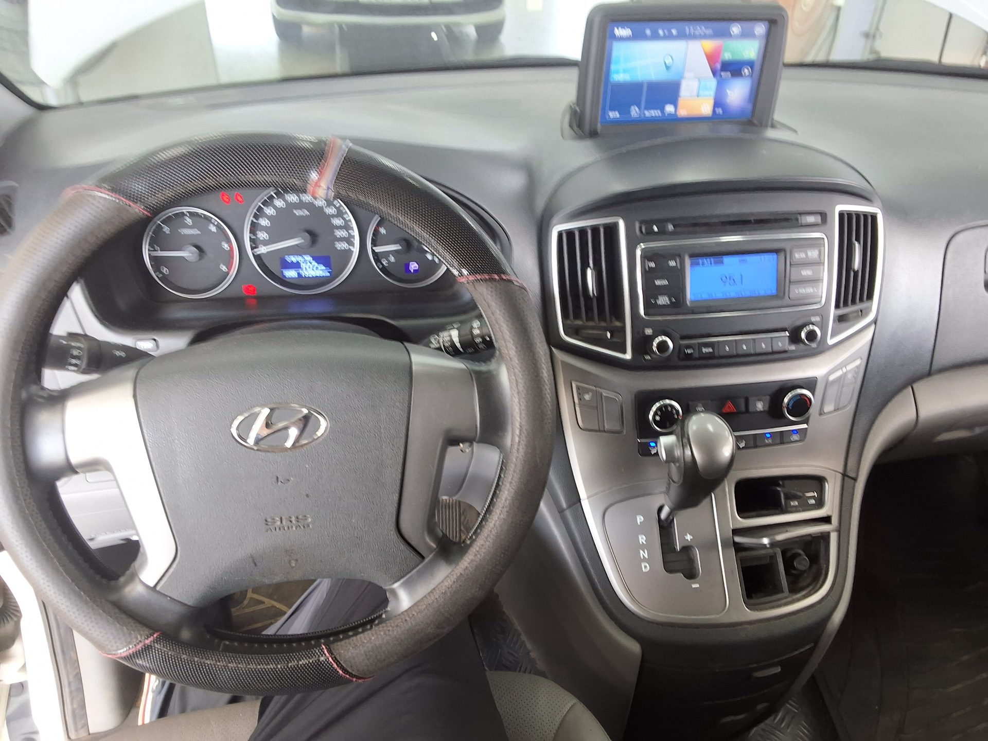 2019 - hyundai grand starex