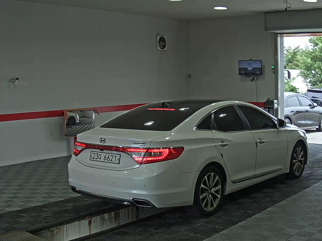 2015 - hyundai grandeur