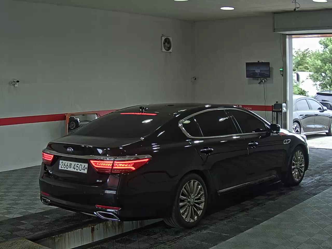 2017 - kia k9