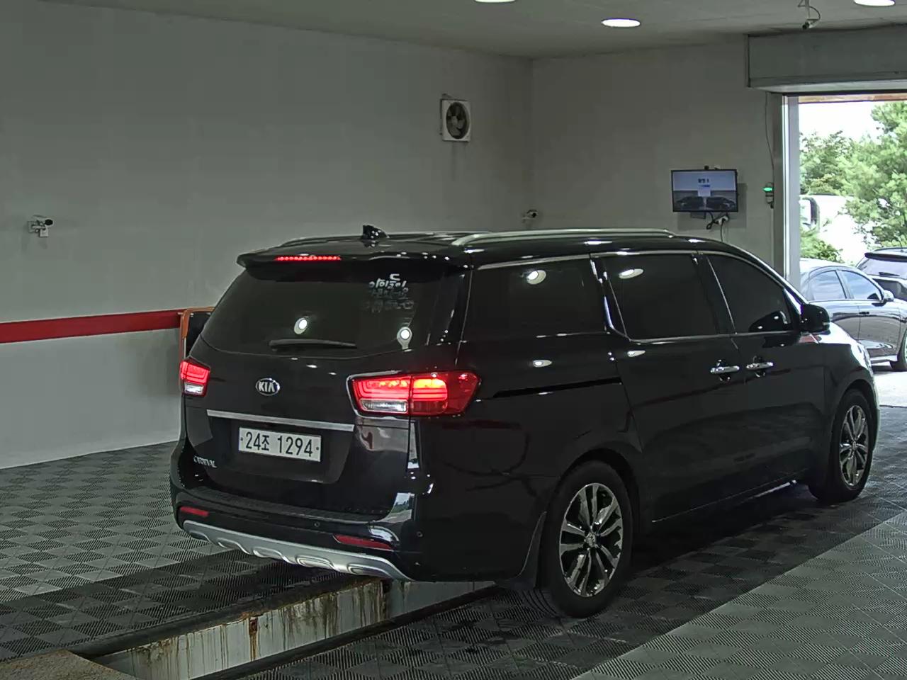 2018 - kia carnival