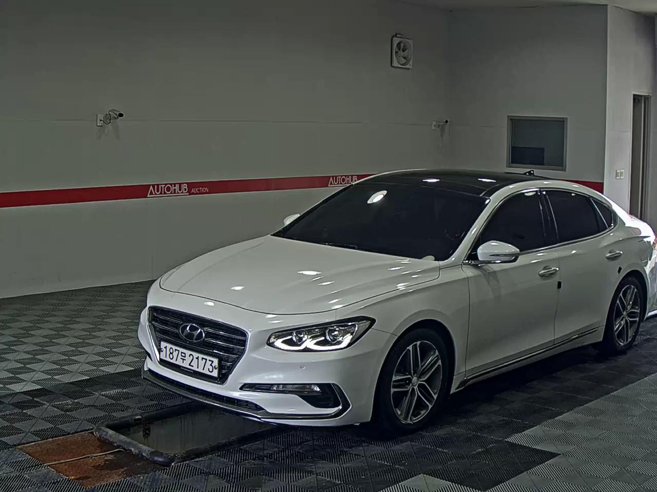 HYUNDAI GRANDEUR IG LPi RENTAL CAR MODERN