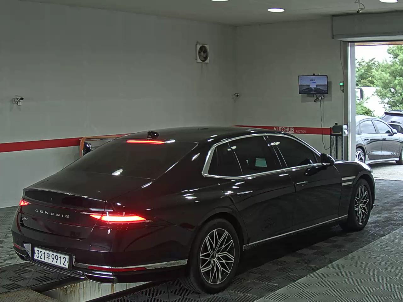 2022 - genesis g90