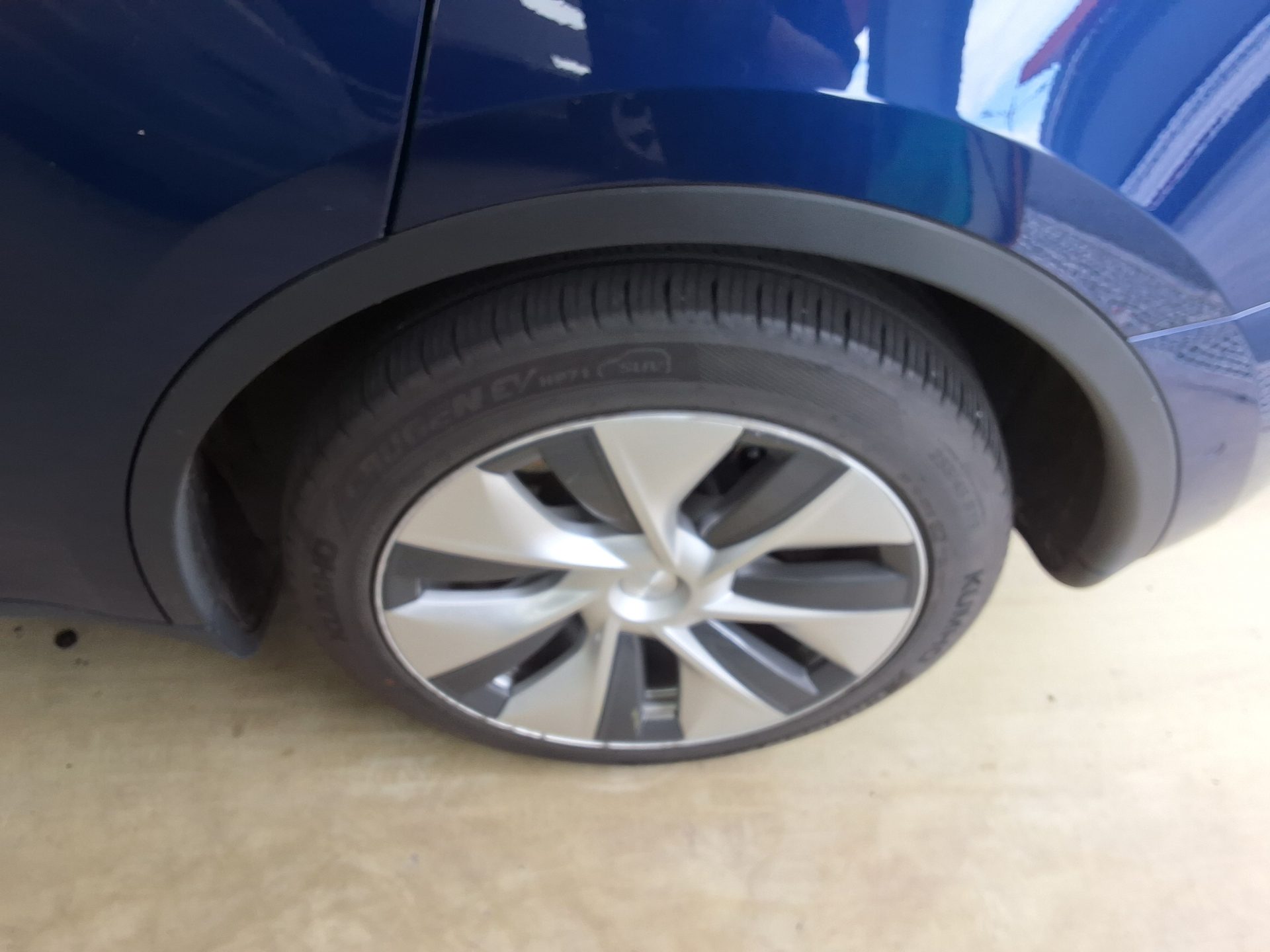 Tesla Model Y 2021 — صورة 19