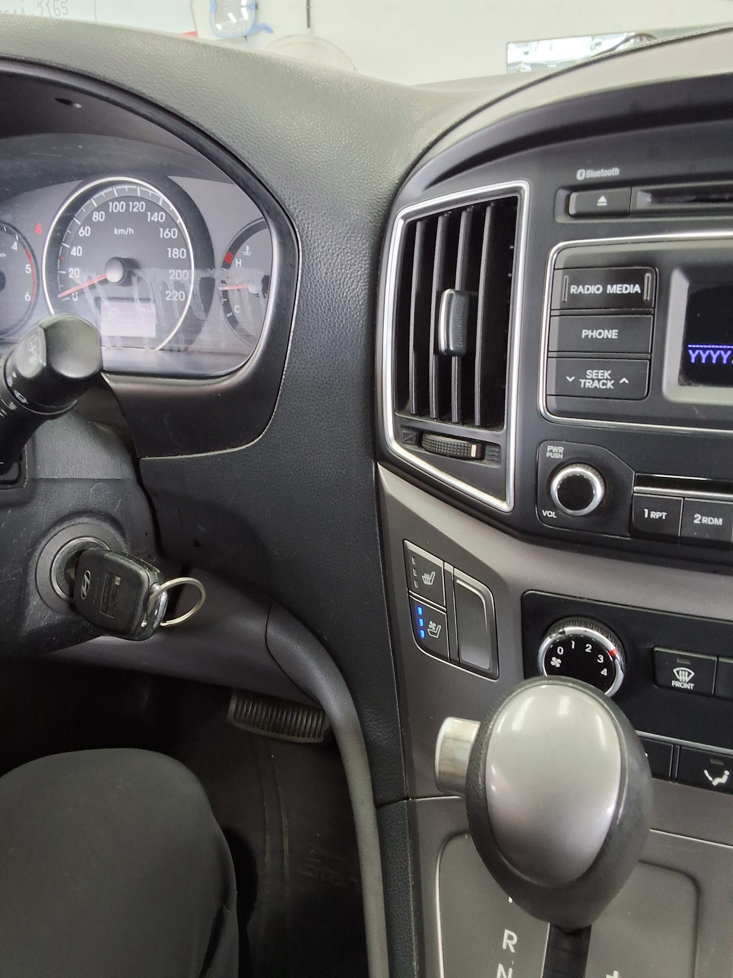 2016 - hyundai grand starex