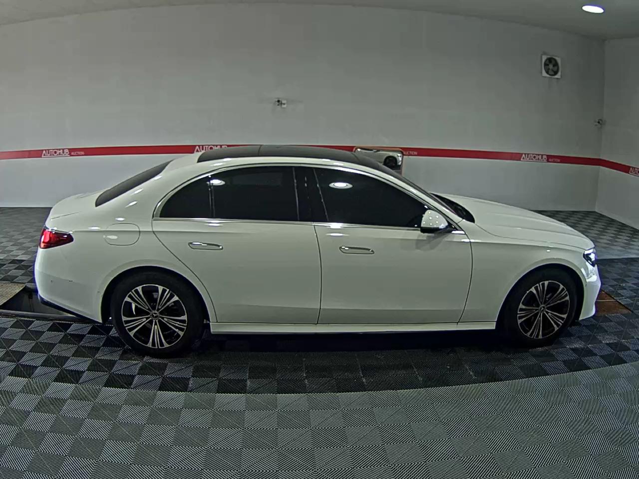 مرسيدس بنز E Class (6Th Gen) E200 Avantgarde ليميتد 2025 E200