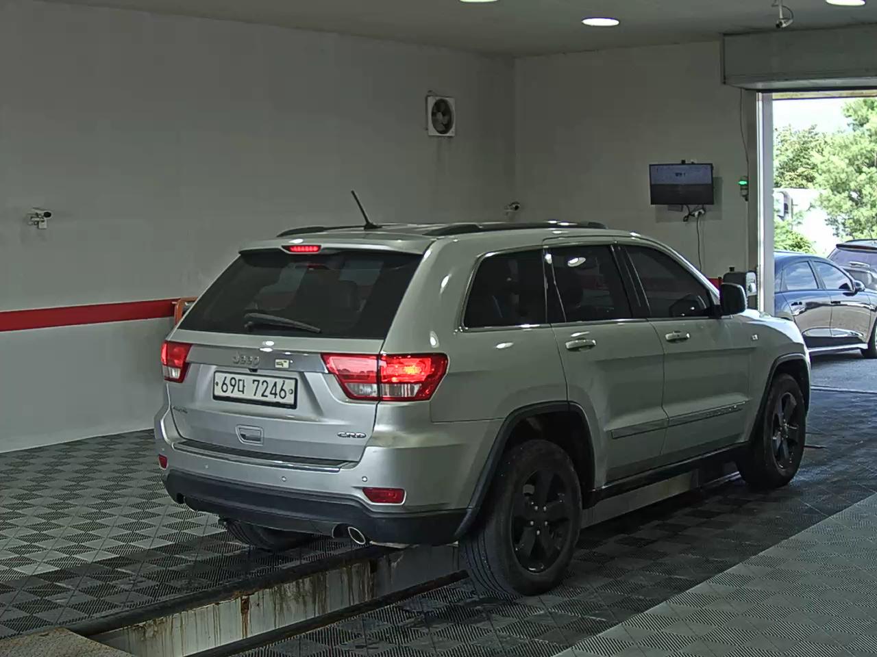2013 - jeep grand cherokee